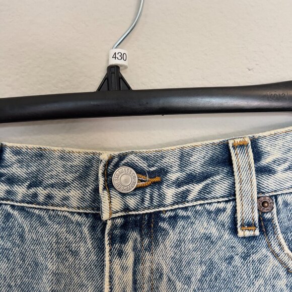 430 Vintage Levi's 550 Denim Cutoff Shorts Size 8 - Picture 2 of 4